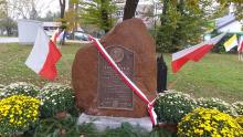 Obelisk na cześć Ojca Świętego stanął na terenie Nadleśnictwa Kraśnik